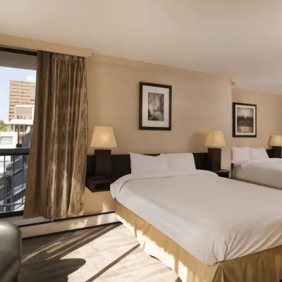 Hotel Opportune Hotels near Kitsilano Kits Beach