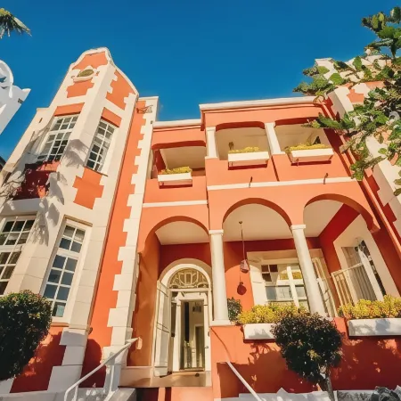 The Villa Rosa Guest House & Self-Catering Apartments Отели рядом с достопримечательностью «Си-Пойнт»