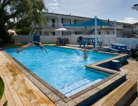 Boundary Court Motor Inn - Rooftop Pools