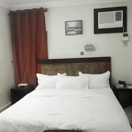 Dyke Suites and Apartments