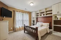 Spacious and comfy 4 Bed/3 Full Bath Canton Home!