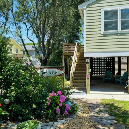 Oceanside 1Br Private Apt with Two YMCA Passes Including Outdoor & Indoor Pools