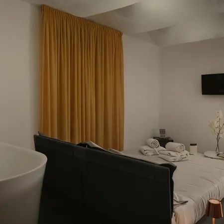 Palace Eight - Suites & Spa
