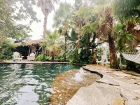 Grove Keeper Cottage  unit has a tree house atmosphere - Pool