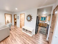 Cozy up in this private bungalow in the trees close to trailheads & shopping - 3-Star