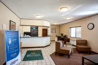 Quality Inn Galesburg Near US Highway 34 and I-74 - parking