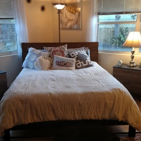 Comfy Safe Quiet Haven, Dog Friendly!  2 Miles to Downtown or to Vilano Beach