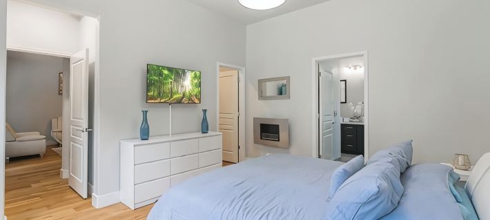New Pool & Spa + Pergola & BBQ Modern 1 Story Home Hotels in The Woodlands