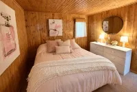 Detroit Lake South Shore - Sandy Beach, 2 Cabins, Slide & Fire Pit - Homestays