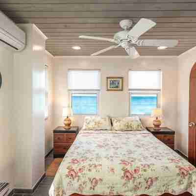 Ocean Mist - AppleSurf! Beachfront one bedroom in Apple Bay Rooms