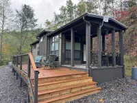 Charming Tiny Home with WiFi and AC in beautiful Cowee Valley Franklin Nc - シャレー
