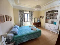 VillasFerrel - FlowerPot Chalet - with large courtyard and living area