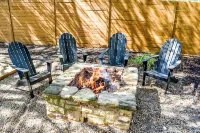 Luxury Austin Retreat for Families & Groups, Pool + Spa, Sleeps 15 - บังกะโล