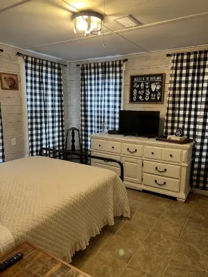 Cozy 1930's cottage WALKING distance to Old Town Tomball