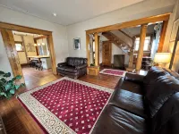 1800s Home Restored 5Br · Walk to UW & Downtown - 3-نجوم