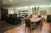 Serene Mid-Century Retreat - Wifi