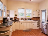 Charismatic 4-bedroom home on the New River