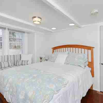 3BR/2 BA Harborside Home · Fenced Backyard+Grill · Ocean Views Rooms