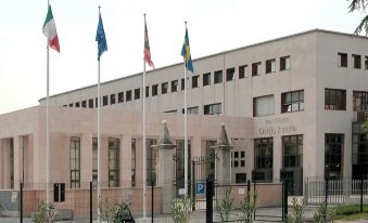 Giardino Giusti House & Court