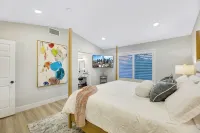 The Blue Lagoon: Where Space, Style and Comfort collide! Hotels in Summerlin-Northwest Las Vegas