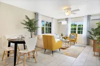 Lovely & spacious apartment in Grace Bay, Providenciales - AC, WiFi, Smart TV