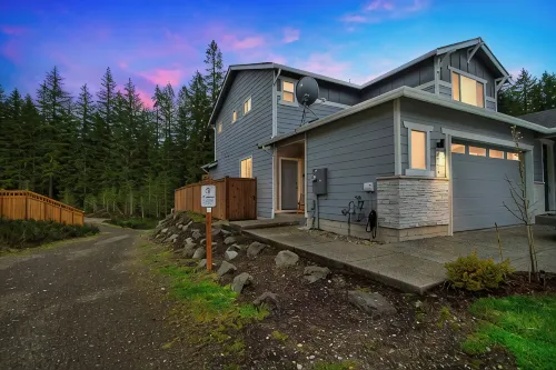 Cozy Private 1Br Suite w/Trails and Amazing Views, Port Orchard - Homestays