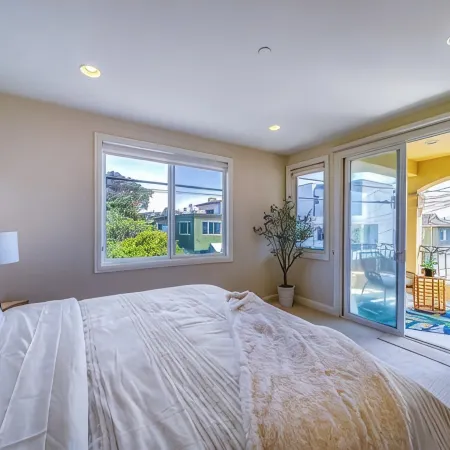 Beach Townhome with Ocean Views, Sleeps 6, Garage Parking Space