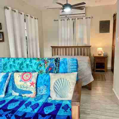 Paradise Inn Placencia - Turtle Suite on the beach Rooms
