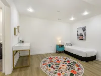Sammamish Modern Family & Pet Friendly Home Hotels in Sammamish