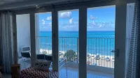 Paradis - Luxurious Apartment with Ocean View and Balcony.