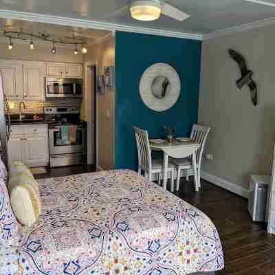 VA Beach Oceanfront Studio, Beach, Boardwalk, Pool Rooms