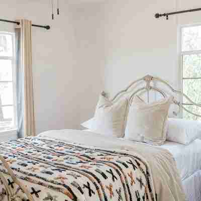 DISCOUNT @The Louie, a Designer central Tucson gem Rooms