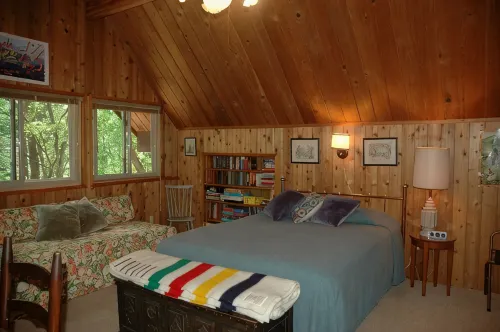 Lindal cedar home located next to Dupont State Recreational Forest. - Chalets