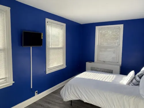 Royalty Homes - College Style 3 bedroom Apartment - Condos