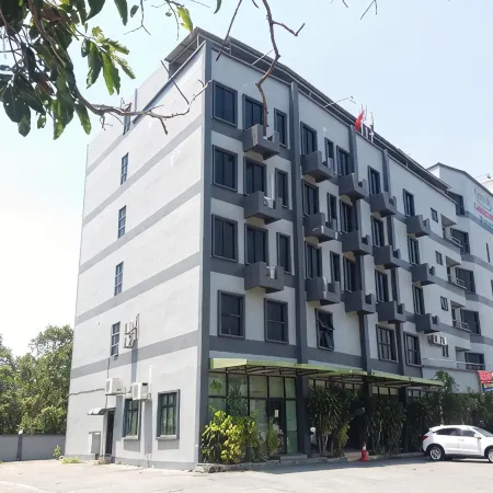 Langkawi Baron Hotel Отели рядом с достопримечательностью «Площадь Орла»