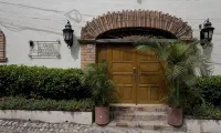 Casa Perezoso above Playa Los Muertos - Great Central Location