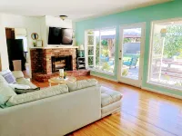 Midtown Ventura Family & Pet Friendly Cottage