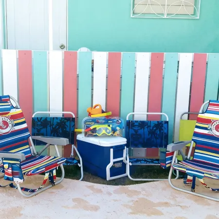 Private Pool and Swim up Bar-Immediately up the hill from Crashboat Beach!