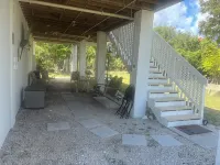 Charming 2-bedroom 2- bath home located in the middle of The Key Deer Refuge. - Wifi