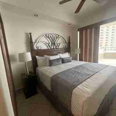 Opalo107 - 3BGround Floor - Huge Private Patio - also renting next door Opalo108 Rooms