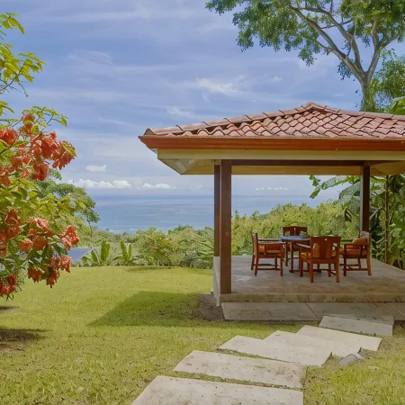 Ocean view home in Dominical w/ pool & WiFi / 8p