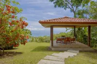 Ocean view home in Dominical w/ pool & WiFi / 8p - 3-Star