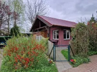 Sunny holiday home with a cozy sleeping loft, idyllically located in the garden. - Wifi