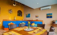 Oceanview Isla Mujeres Villa - Private Pool, Steps from Snorkeling, & Skybar - 2성급