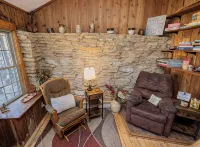 A Comfy Cozy Cottage on Clowney - Wifi