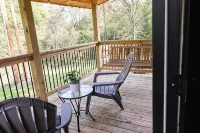 New! Cozy 4 Guest Cabin in Damascus! Pet Friendly! - Chalets