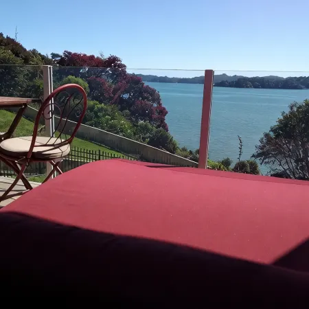 Absolute beachfront "Waimiro" Paihia