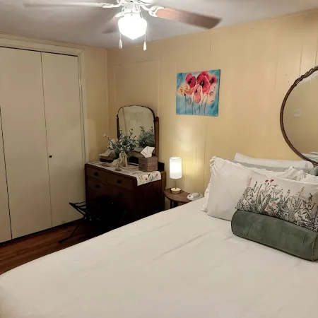 Lottie Mae’s Place has a warm cozy homely vibe. 2 minutes from town