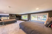 Rainforest Tiny Home Retreat: Twilight Edition