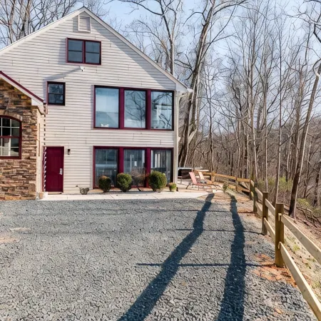 "Family-Friendly Retreat Near Downtown Lynchburg and Liberty"